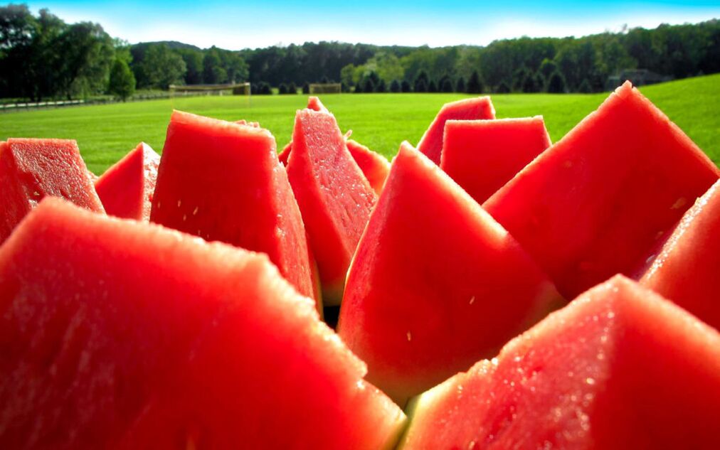 Juicy slices of watermelon help remove toxins from the body