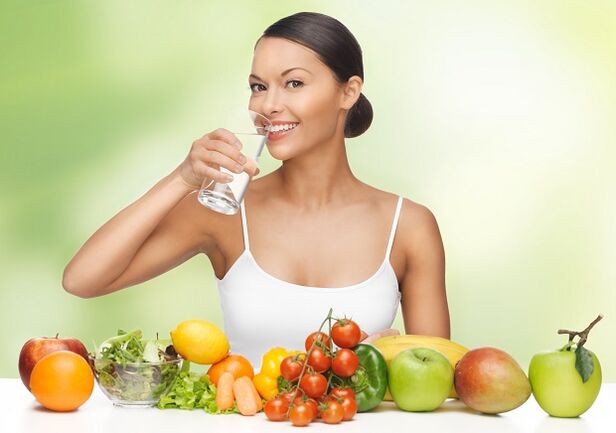 The principle of the water diet is adherence to the drinking regime combined with the use of healthy food